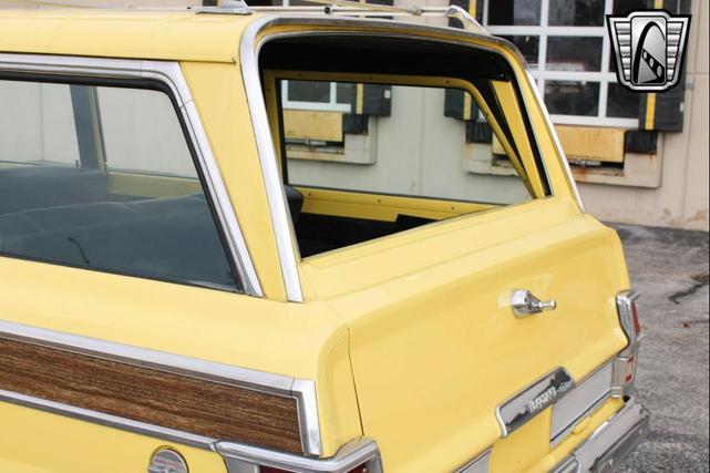 Photo of 1976 Yellow Jeep Wagoneer