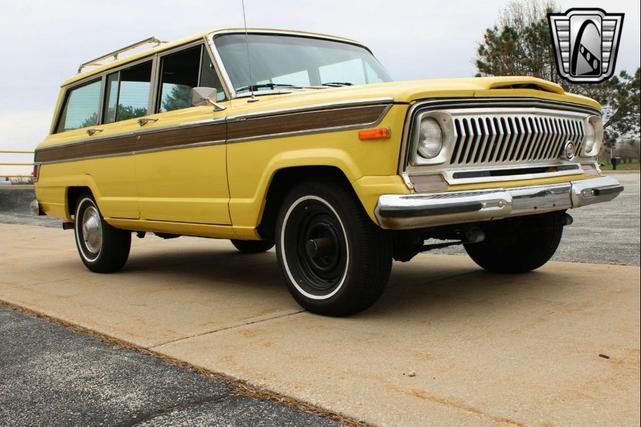 Photo of 1976 Yellow Jeep Wagoneer