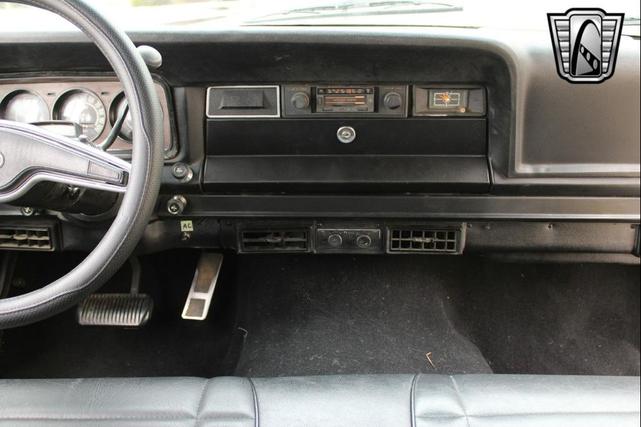 Photo of 1976 Yellow Jeep Wagoneer