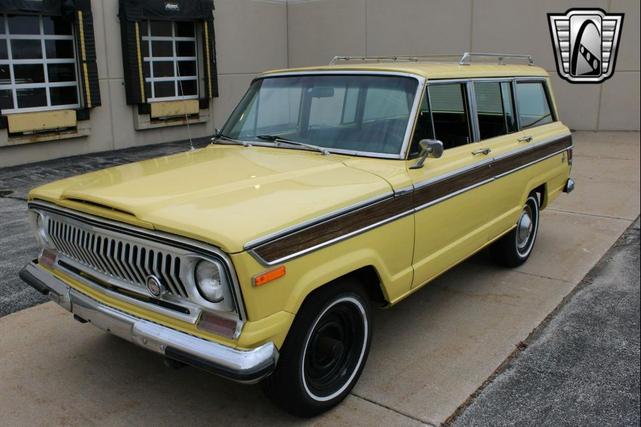 Photo of 1976 Yellow Jeep Wagoneer