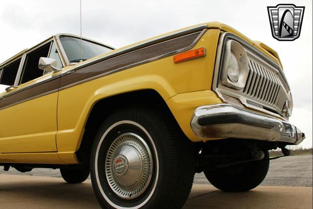 Photo of 1976 Yellow Jeep Wagoneer