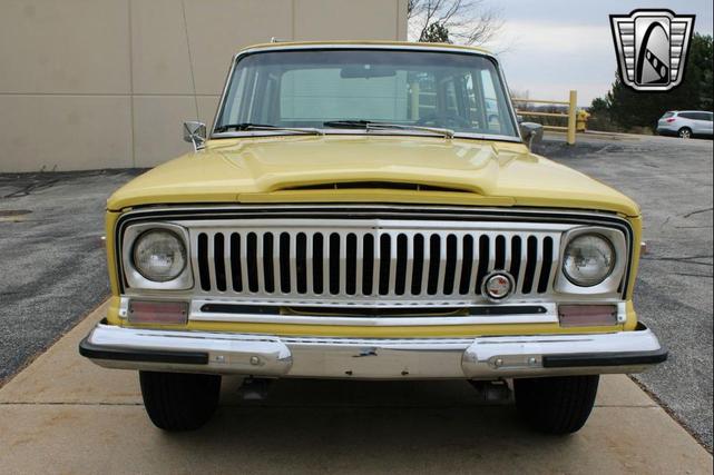 Photo of 1976 Yellow Jeep Wagoneer