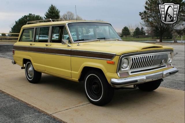 Photo of 1976 Yellow Jeep Wagoneer