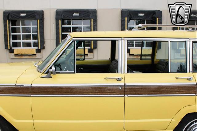 Photo of 1976 Yellow Jeep Wagoneer