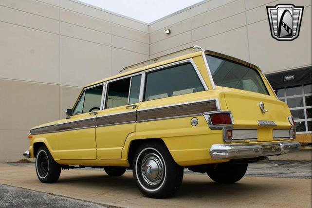 Photo of 1976 Yellow Jeep Wagoneer