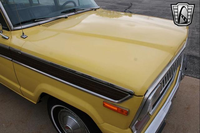 Photo of 1976 Yellow Jeep Wagoneer