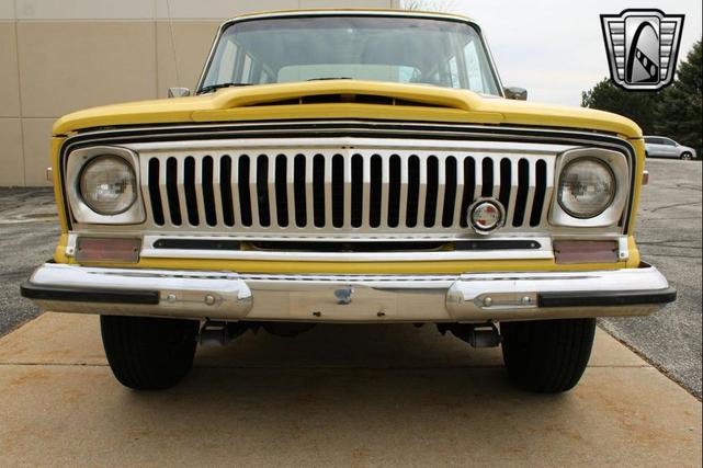 Photo of 1976 Yellow Jeep Wagoneer
