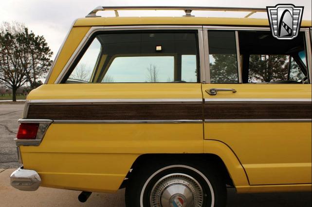 Photo of 1976 Yellow Jeep Wagoneer