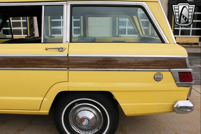 Photo of 1976 Yellow Jeep Wagoneer