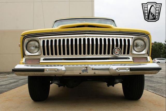 Photo of 1976 Yellow Jeep Wagoneer