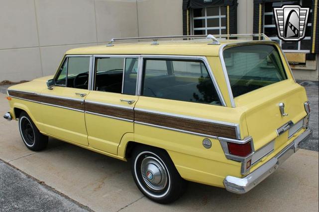 Photo of 1976 Yellow Jeep Wagoneer