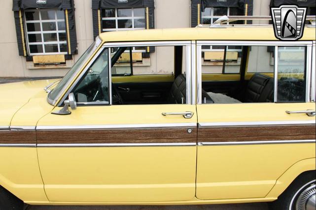 Photo of 1976 Yellow Jeep Wagoneer