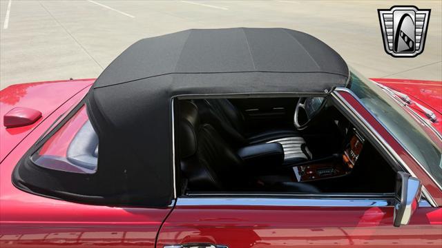 Photo of 1987 Red Mercedes-Benz 560SL