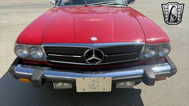 Photo of 1987 Red Mercedes-Benz 560SL