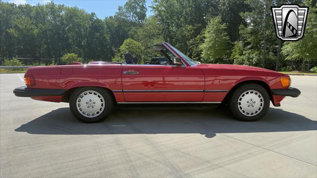 Photo of 1987 Red Mercedes-Benz 560SL