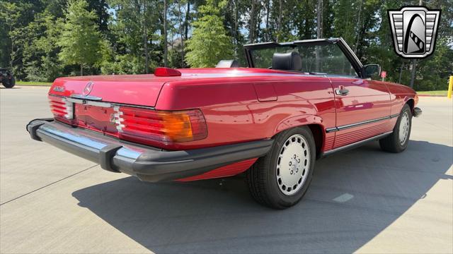 Photo of 1987 Red Mercedes-Benz 560SL