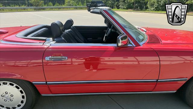 Photo of 1987 Red Mercedes-Benz 560SL