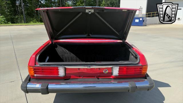 Photo of 1987 Red Mercedes-Benz 560SL
