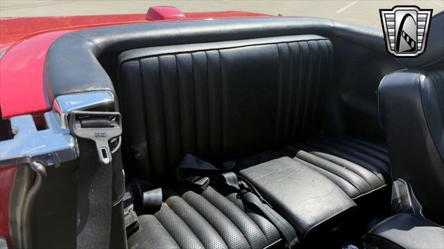 Photo of 1987 Red Mercedes-Benz 560SL