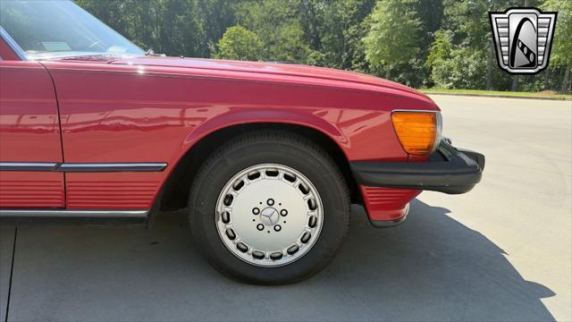 Photo of 1987 Red Mercedes-Benz 560SL