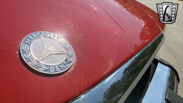 Photo of 1987 Red Mercedes-Benz 560SL
