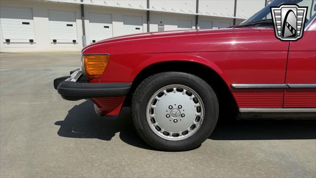 Photo of 1987 Red Mercedes-Benz 560SL