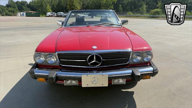Photo of 1987 Red Mercedes-Benz 560SL