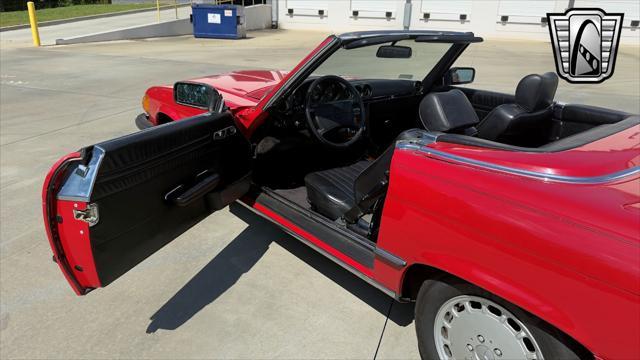 Photo of 1987 Red Mercedes-Benz 560SL