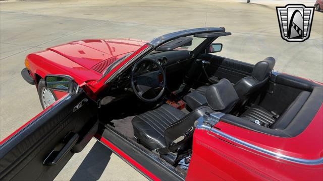 Photo of 1987 Red Mercedes-Benz 560SL