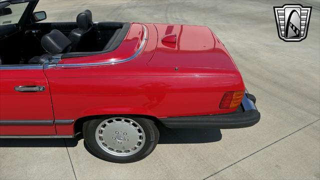 Photo of 1987 Red Mercedes-Benz 560SL