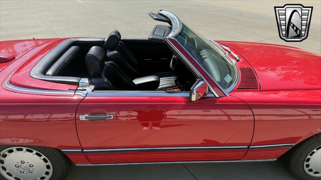 Photo of 1987 Red Mercedes-Benz 560SL