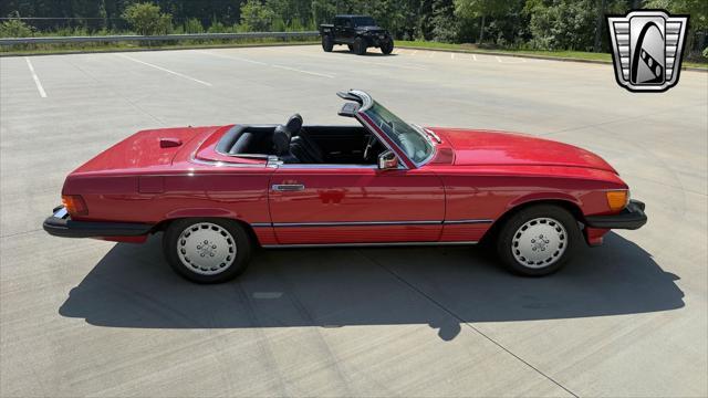 Photo of 1987 Red Mercedes-Benz 560SL
