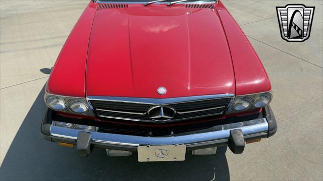 Photo of 1987 Red Mercedes-Benz 560SL