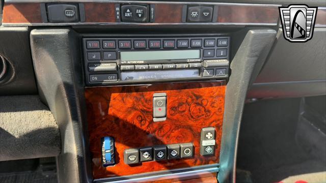 Photo of 1987 Red Mercedes-Benz 560SL