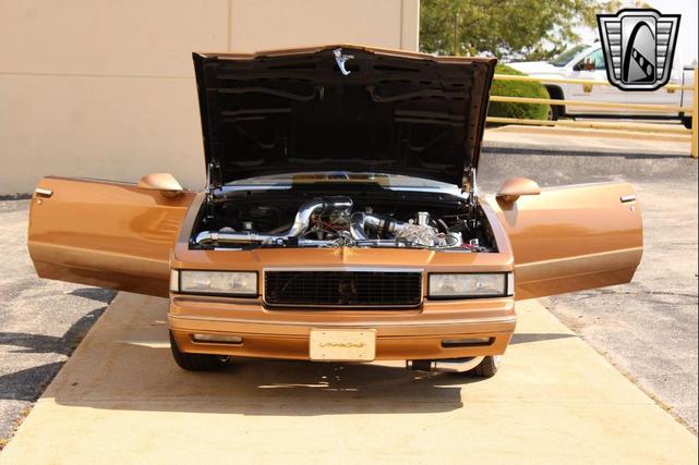 Photo of 1987 Gold Chevrolet Monte Carlo