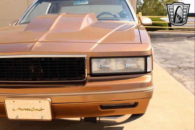 Photo of 1987 Gold Chevrolet Monte Carlo