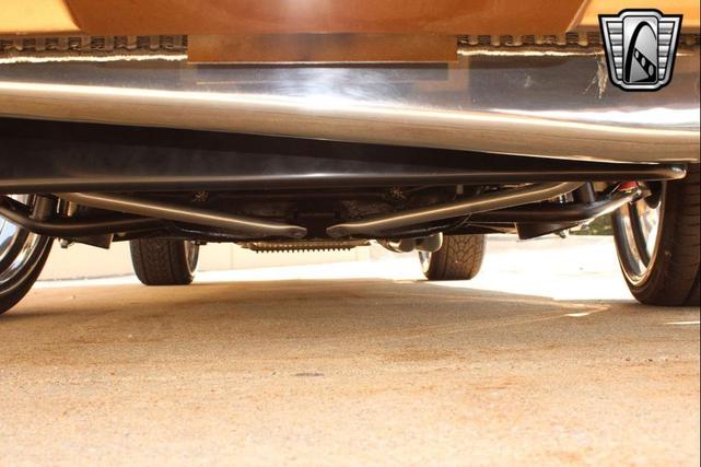 Photo of 1987 Gold Chevrolet Monte Carlo