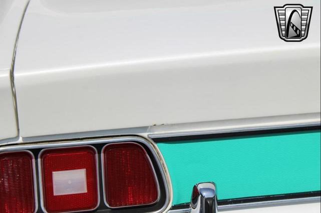 Photo of 1972 White Ford Mustang