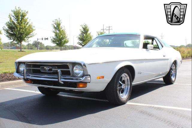 Photo of 1972 White Ford Mustang