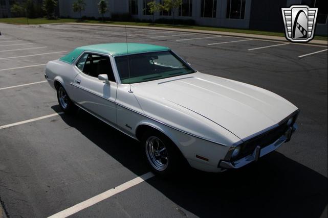 Photo of 1972 White Ford Mustang