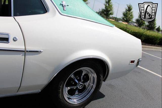 Photo of 1972 White Ford Mustang