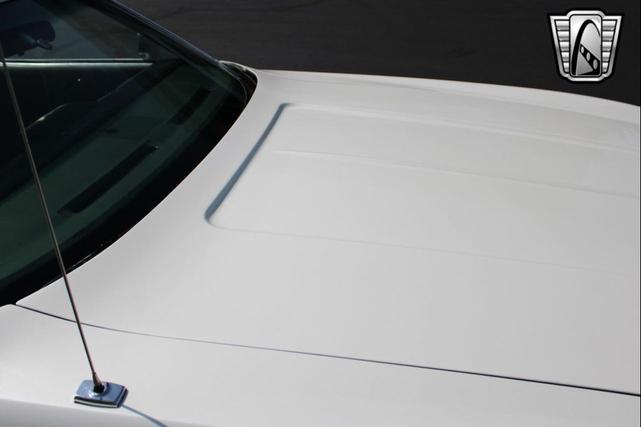 Photo of 1972 White Ford Mustang