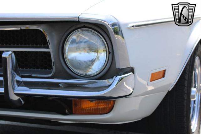Photo of 1972 White Ford Mustang
