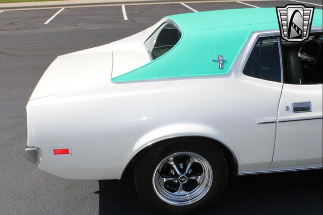 Photo of 1972 White Ford Mustang