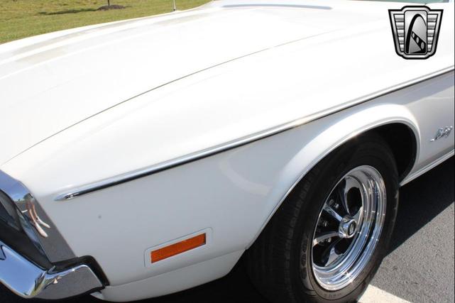 Photo of 1972 White Ford Mustang