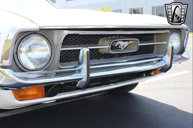 Photo of 1972 White Ford Mustang