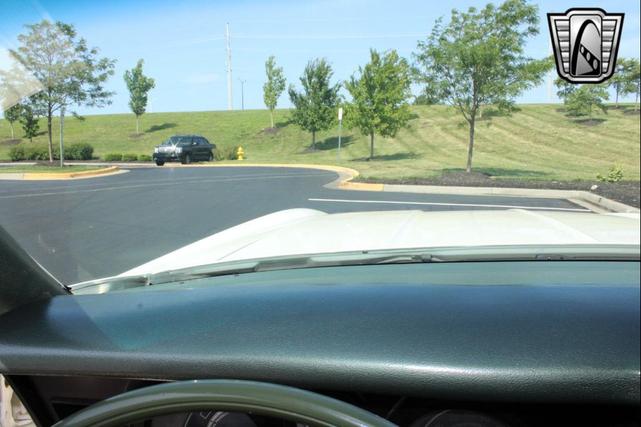 Photo of 1972 White Ford Mustang