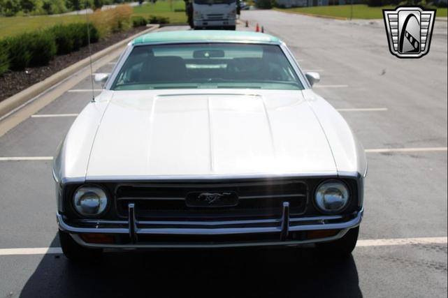 Photo of 1972 White Ford Mustang