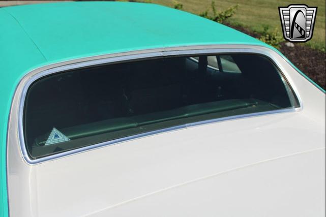 Photo of 1972 White Ford Mustang