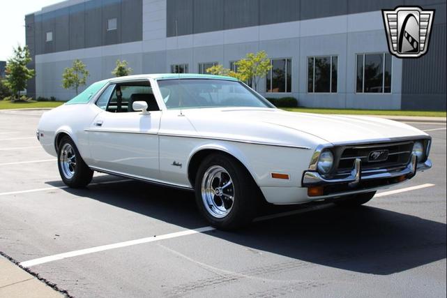 Photo of 1972 White Ford Mustang